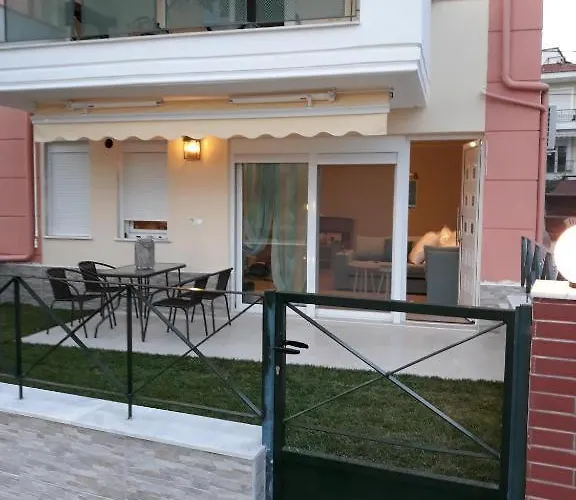 The Ruby * Néa Péramos